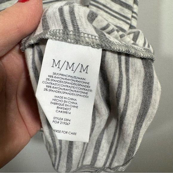 CABI #5394 Stripe Side Out Asymmetrical Tank Top Women's Size M Flowy Sleeveless - Picture 5 of 5